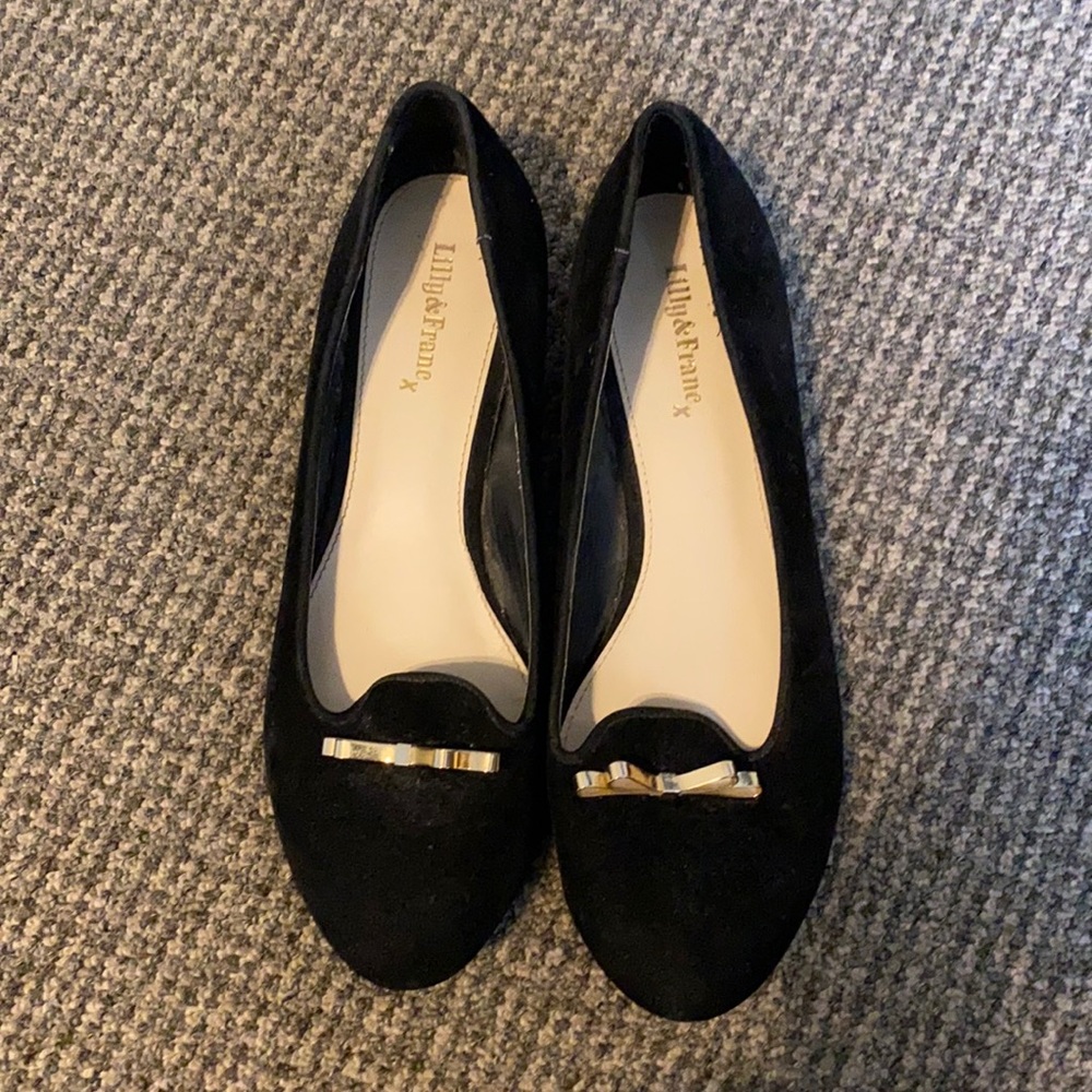 Velvet flats / loafers with bow.
